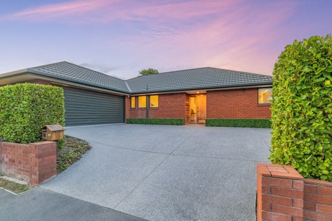 15 Farquhars Road, Redwood, Christchurch
