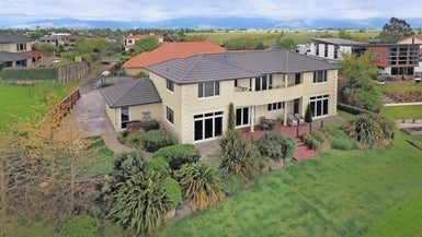 8 Golf View Close, Fairhall