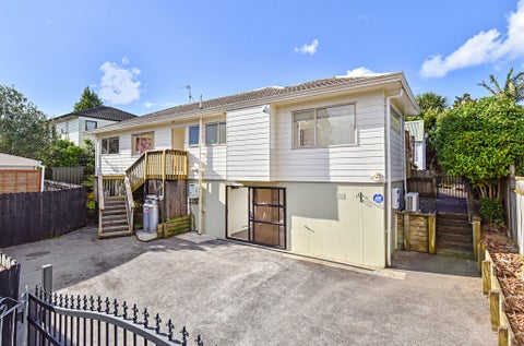 2/20 La Perouse Street, Botany Downs, Auckland