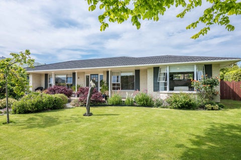 22 Awanui Drive, Waikanae