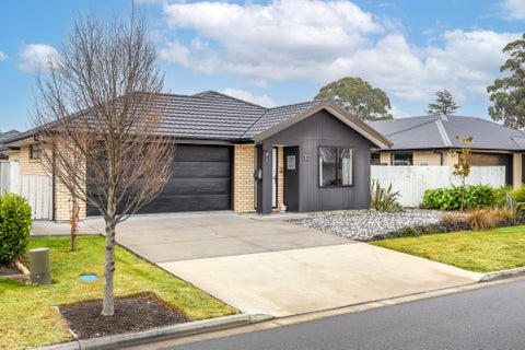 32 Minerva Crescent, Woodend, Woodend