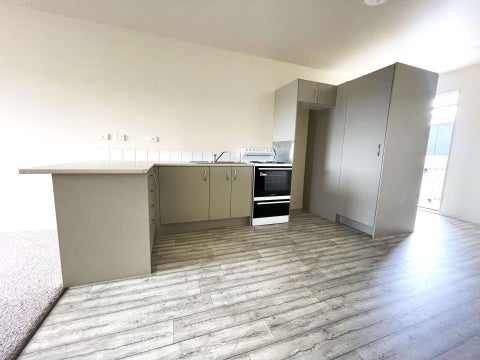 14/242 Great North Road, Henderson, Auckland