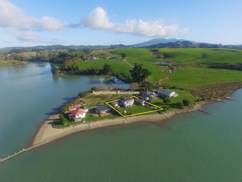 141 Wallis Road, Raglan, Raglan