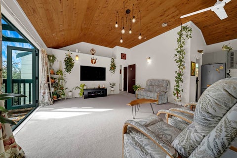 1/11 De Val Drive, Titirangi, Auckland