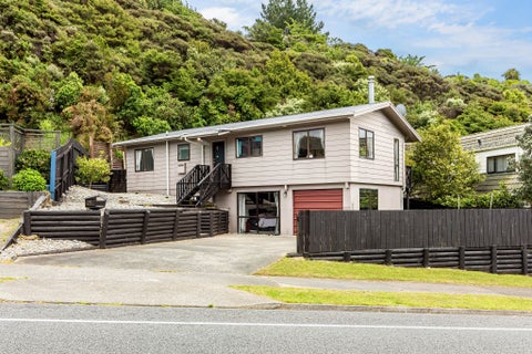 35 Omapere Street, Whitby, Porirua
