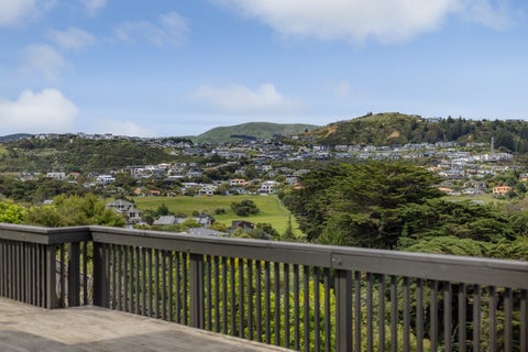 60 Molyneux Close, Whitby, Porirua