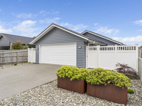 8 Paioke Street, Waikanae
