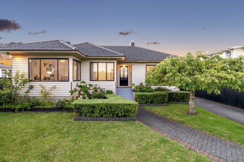 17 Eastern Beach Road, Eastern Beach, Auckland