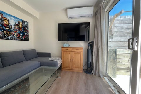 8/18 Ludlow Terrace, Totara Vale, Auckland