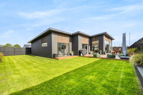 13 Russ Drive, Lincoln, Lincoln