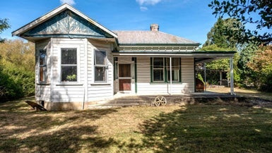 14 Besley Lane, Cave