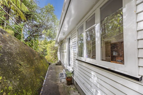 2/1 Birdwood Street, Karori, Wellington