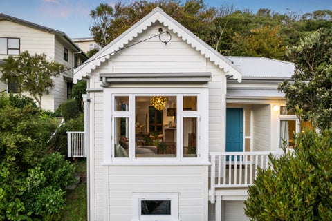26 Creswick Terrace, Northland, Wellington