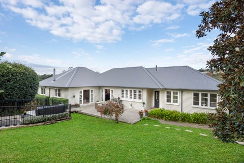 11 Olwyn Place, Greenhithe, Auckland