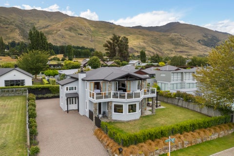 32 Old Station Avenue, Wanaka