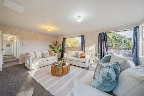2 Anchor Lane, Whitby, Porirua