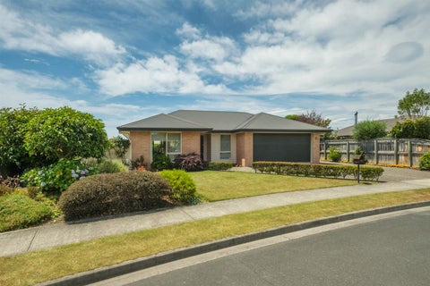 12 Ernest Place, Brightwater