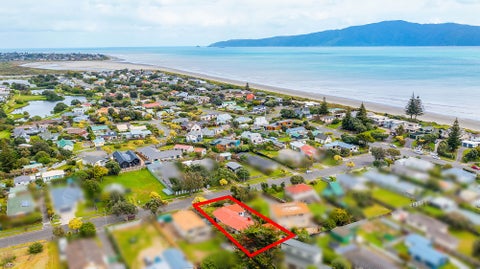 15 Eruini Street, Waikanae Beach, Waikanae