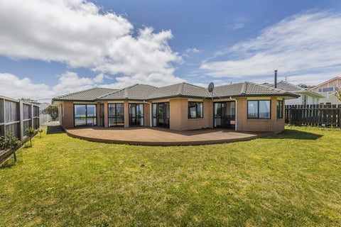 52 Miles Crescent, Newlands, Wellington