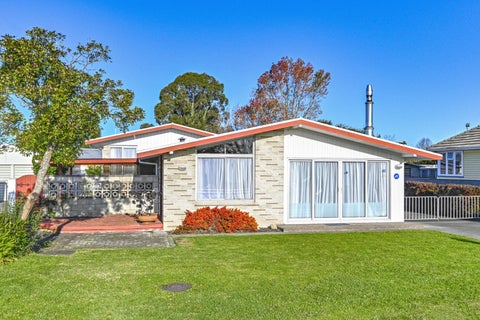 1211 Willowpark Road North, Mayfair, Hastings