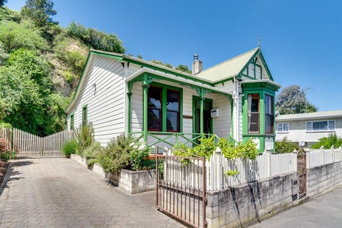 21 Chaucer Road South, Hospital Hill, Napier