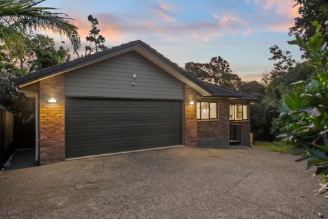 6C Cronin Place, Beach Haven, Auckland