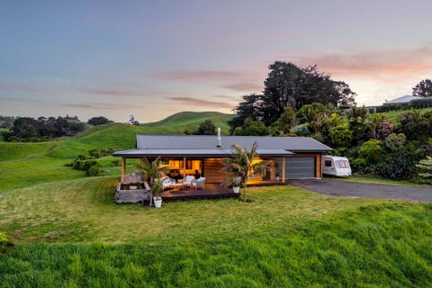 165 Sealy Road, Omata, New Plymouth