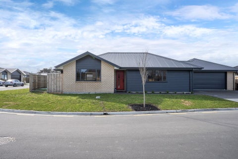 4 Mehrtens Crescent, Woodend, Woodend
