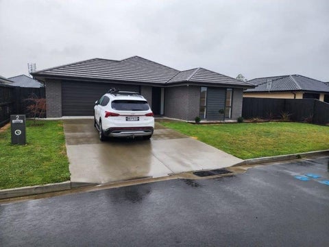 2 Tara Crescent, Woodend, Woodend