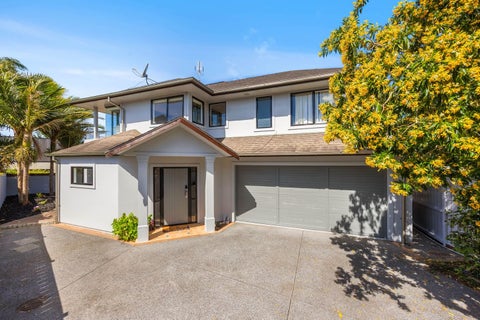 2/4 Rogers Avenue, Eastern Beach, Auckland