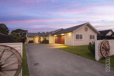 8 Larmer Drive, Kumeu