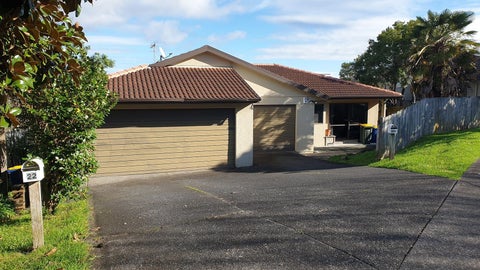 22 Baulcomb Parade, Windsor Park, Auckland