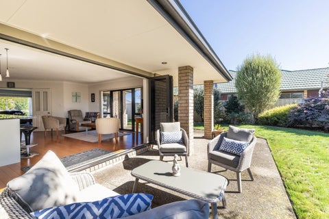 207 Frimley Oaks, Frimley, Hastings