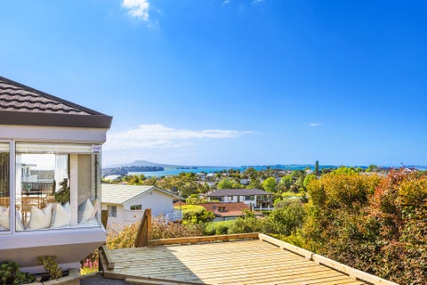 2/134 Bleakhouse Road, Mellons Bay, Auckland