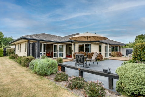 8 The Stables, Woodend, Woodend