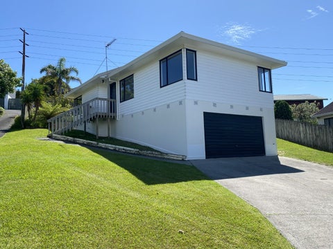 82 Athena Drive, Totara Vale, Auckland