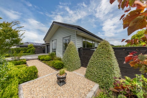 5 Munford Lane, Riverhead, Riverhead