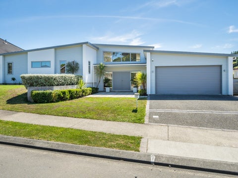 59 James Cook Drive, Whitby, Porirua
