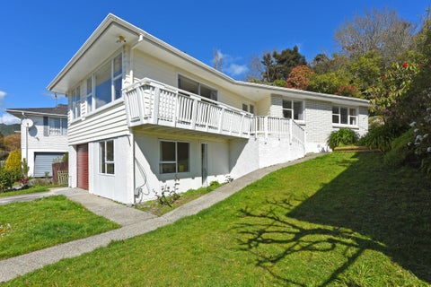 12 Deller Grove, Silverstream, Upper Hutt