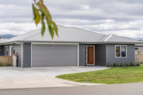 8 Hartley Avenue, Carterton