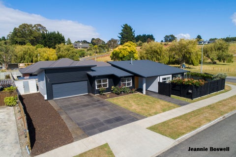 2 Millbrook Place, Ashhurst, Ashhurst
