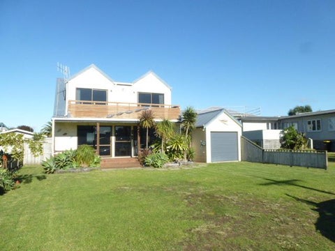 801B Ocean Road, Whangamata, Whangamatā