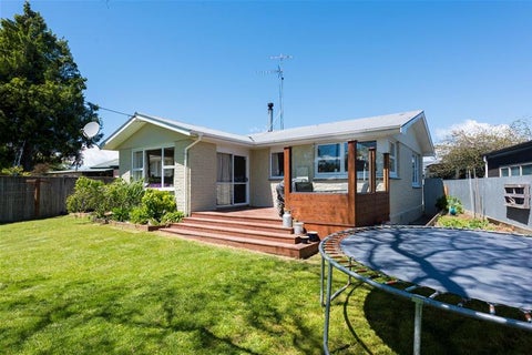 11 High Street, Renwick