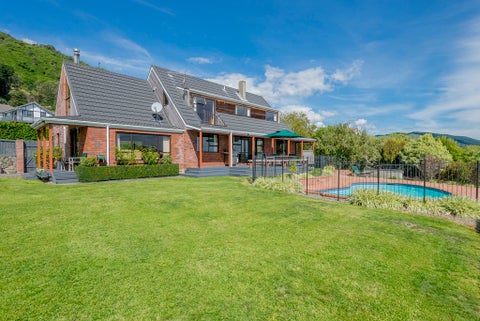 124 Winara Avenue, Waikanae