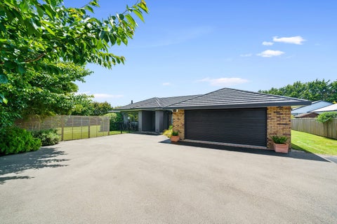 10 Arthur Grove, Waikanae, Waikanae
