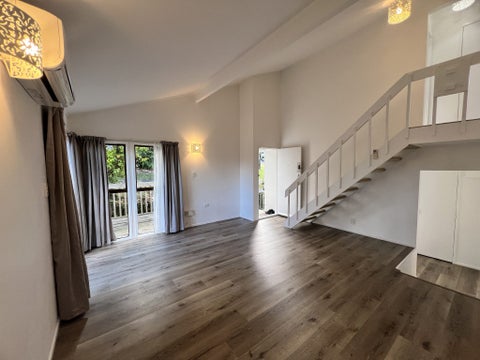 1/4 Braund Place, Glenfield, Auckland