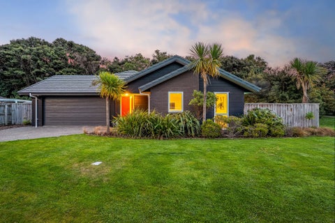 1 Banks Boulevard, Whitby, Porirua