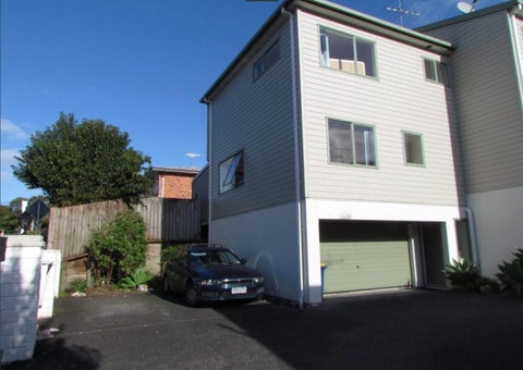 2/5 Kilham Avenue, Northcote, Auckland
