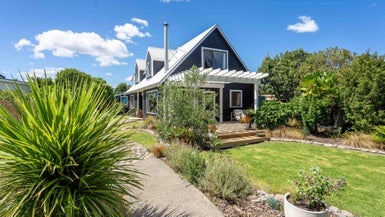 16 Ngapaki Street, Waikanae Beach, Waikanae