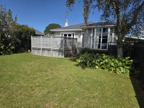 8 Karaka Street, Merrilands, New Plymouth